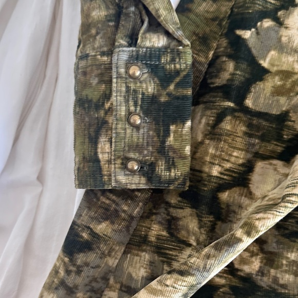 Women’s Olive Green Long Button-Up Shirt Jacket - Picture 4 of 9